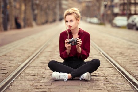 Девушка с фотоаппаратом
