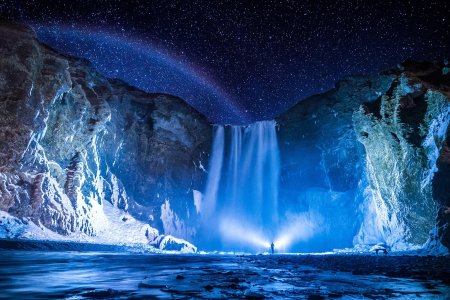 Луна и водопад