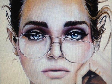 Рисунок девушка в очках