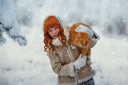 Девушка с рыжим котом