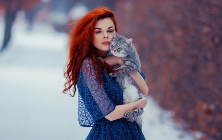 Рыжая девушка
