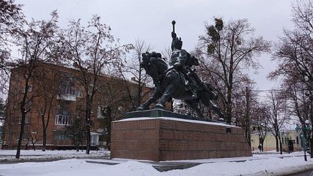 Памятник богдану хмельницкому в городе хмельницком