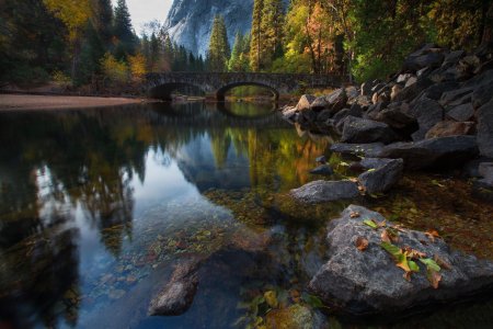 Река мерсед, йосемити, сша.