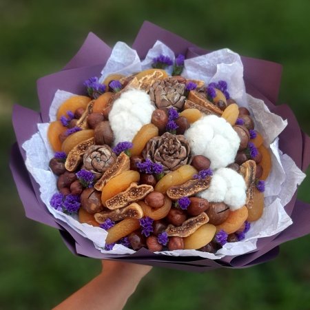 Букет из сухофруктов с хлопком