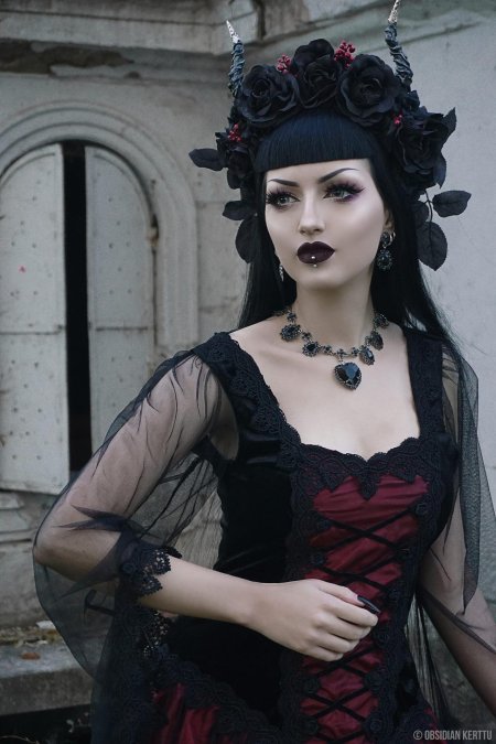 Готическая модель obsidian kerttu