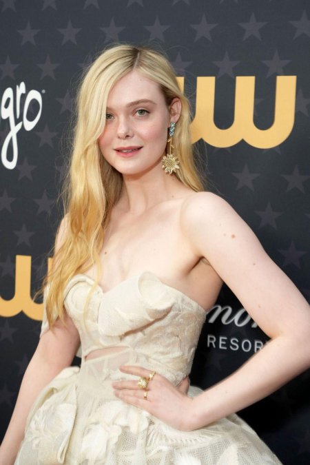"critics choice awards 2023 эль фаннинг