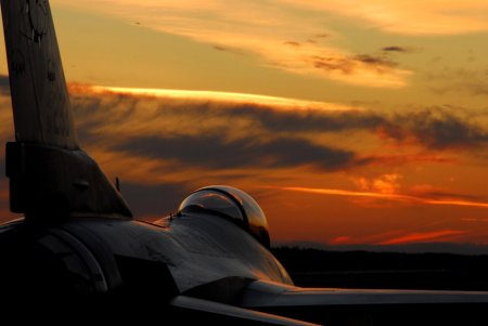 F 16 fighting falcon