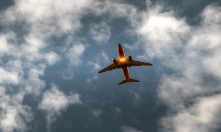 Самолет в небе