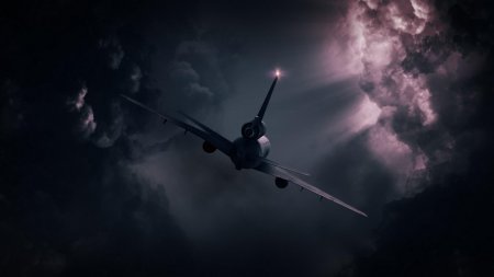 Самолет в небе