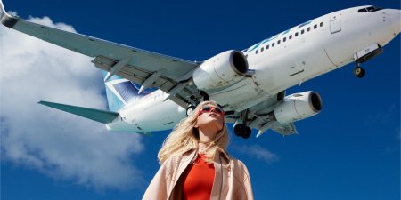 Девушка в самолете
