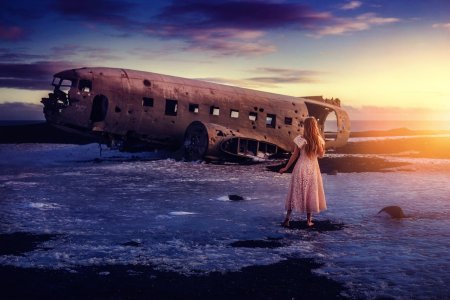 Девушка в самолете