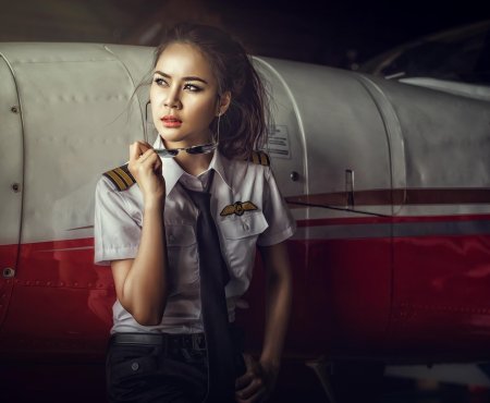 Пилот девушка