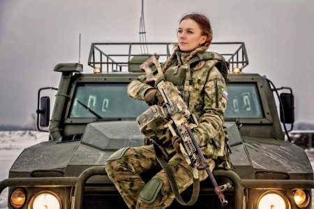 Женщины военные