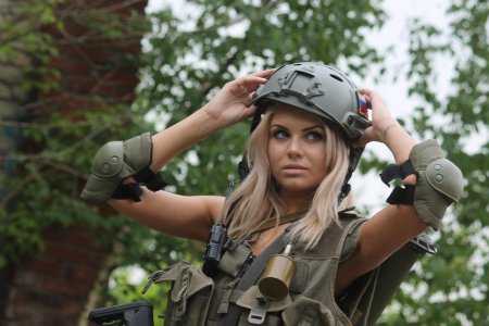 Женщины военные