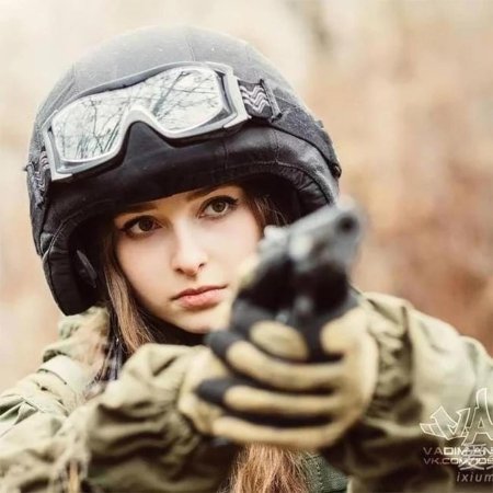 Елена делигиоз в военной форме