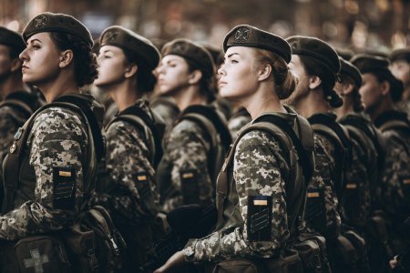 Военная девушка