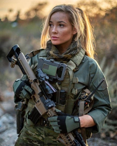 Девушка военной форме
