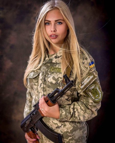 Украинки в военной форме