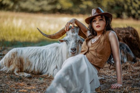 Девушки и козы