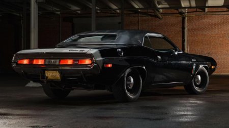 Dodge challenger black