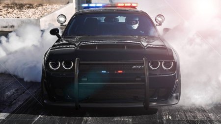 Додж челленджер police