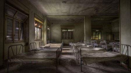 Заброшенный госпиталь (abandoned hospital red)