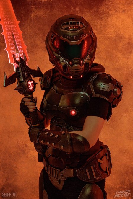 Doom думгай девушка