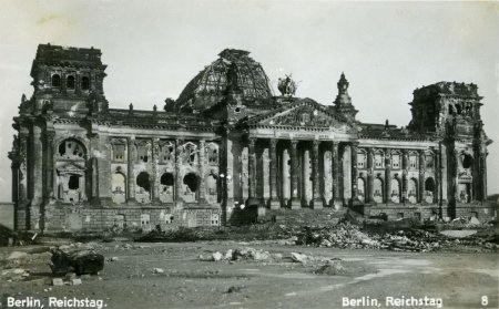 Здание рейхстага в берлине в 1945