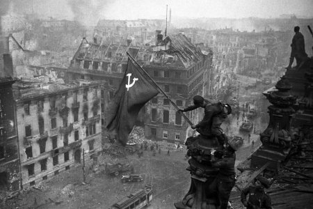 Берлин 1945 рейхстаг знамя победы