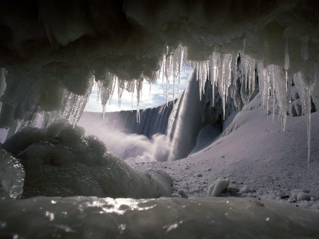 Замерзший водопад ниагара