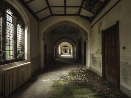 Заброшенный госпиталь (abandoned hospital red)