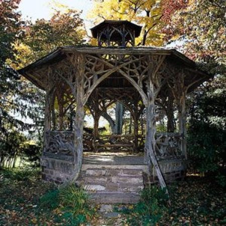Старинная беседка