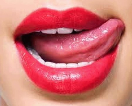 Язык облизывающий губы