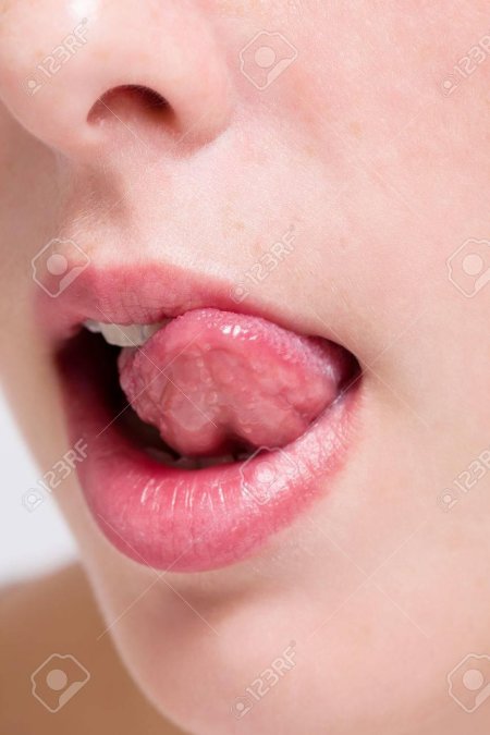 Язык облизывающий губы