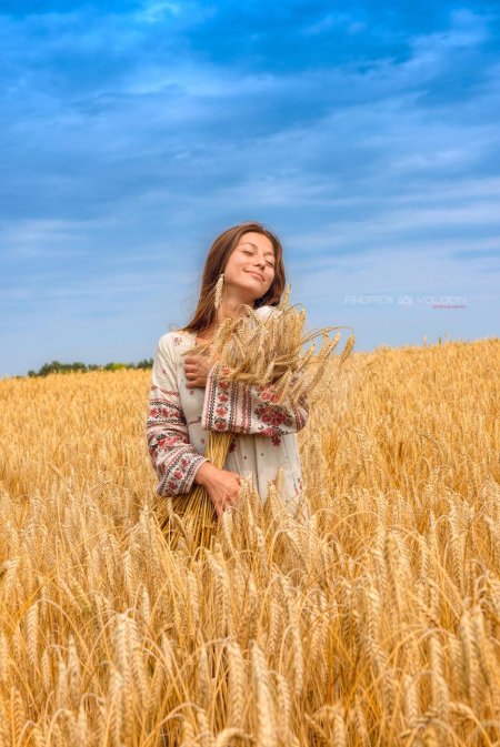 Фотосессия в пшеничном поле