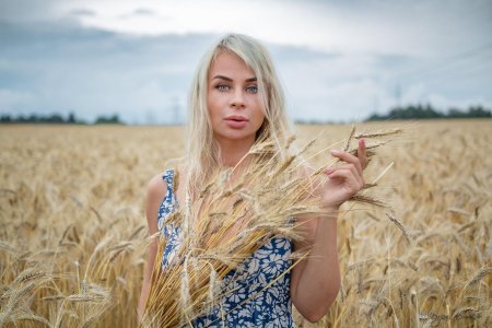 Фотосессия в пшеничном поле