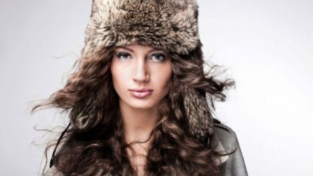Женская меховая шапка