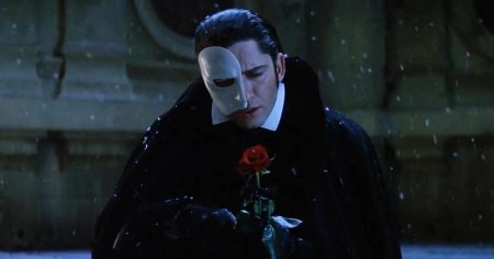 Призрак оперы 2004 джерард батлер