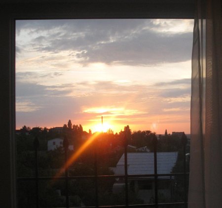 Закат в окне