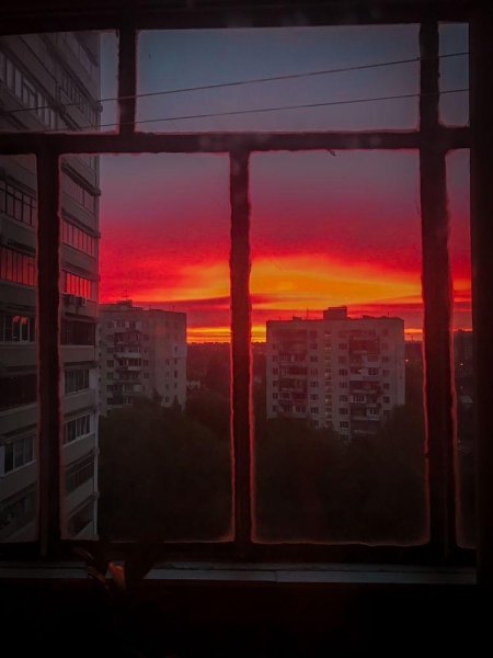 Закат в окне