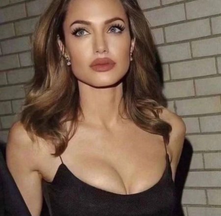 Анджелина джоли