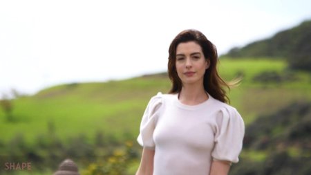 Энн хэтэуэй anne hathaway голая