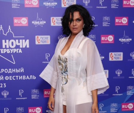 Певица слава