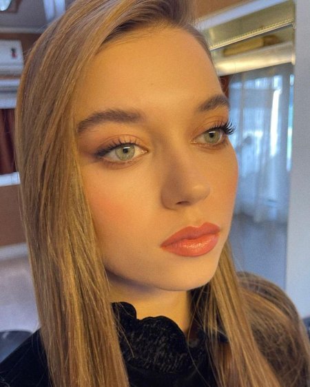 Afra saracoglu