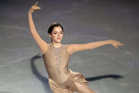Евгения медведева фигуристка