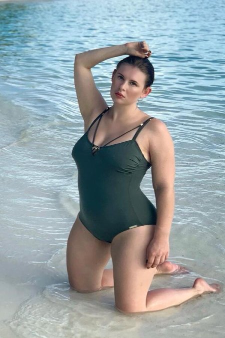 Анна цуканова котт в купальнике