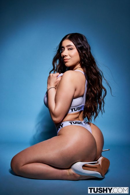 Violet myers tushy