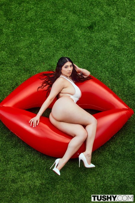 Violet myers tushy