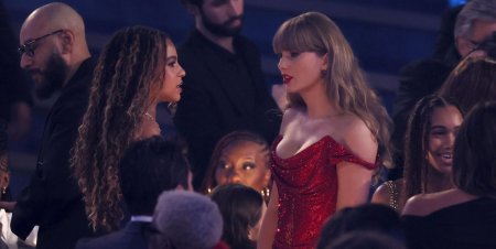 Taylor swift grammy 2025