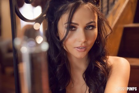 Ariana marie